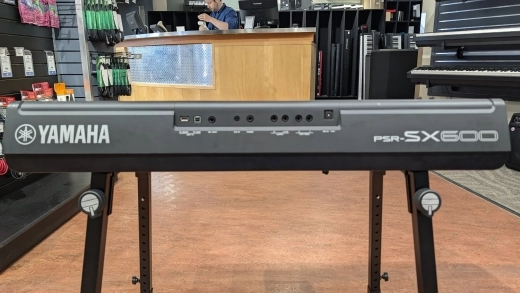Yamaha PSR SX600 2